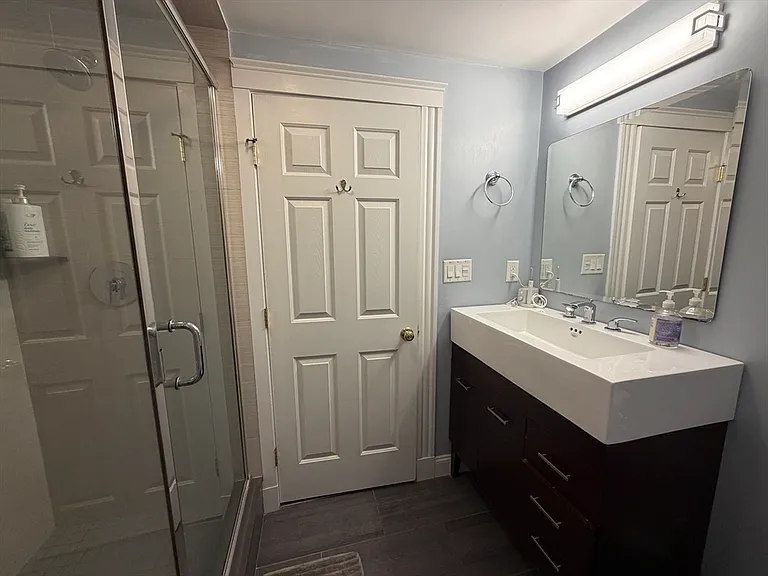 32-34 Chestnut St #32 — Photo 15