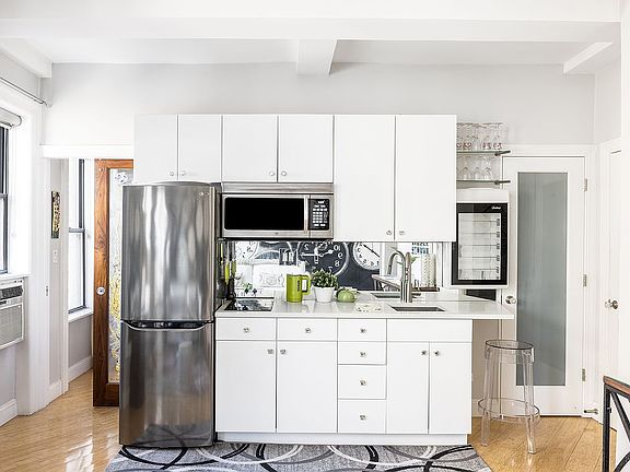 3rd image of 116 W 72nd St APT 11B