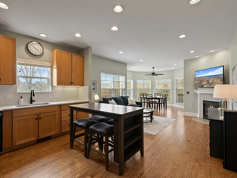 501 Abbey Ridge Ct — Photo 5
