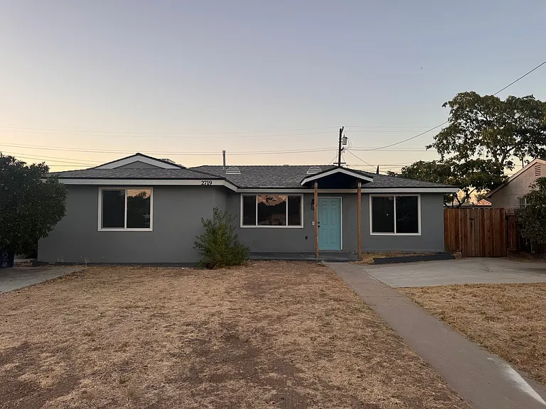 2719 E Norwich Ave — Photo 1
