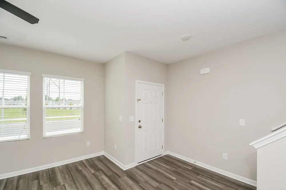 3 bed, 2.5 bath, 1590 sqft, $1,820 — Photo 4