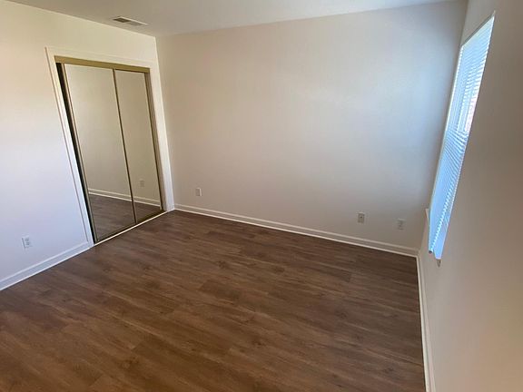 4th image of 24 De Montfort Ave #B