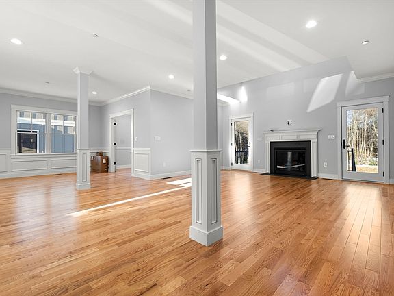 4th image of 11 Hickory Hill Way #11
