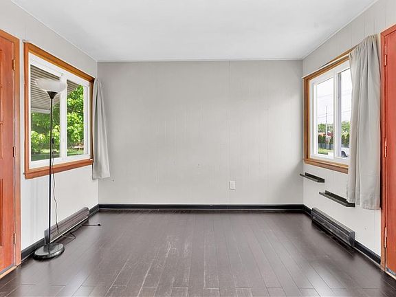 4th image of 85 Eugene St