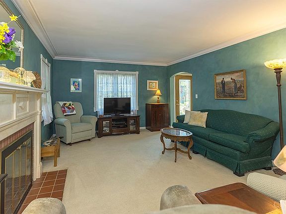 5th image of 1711 Flora Ave