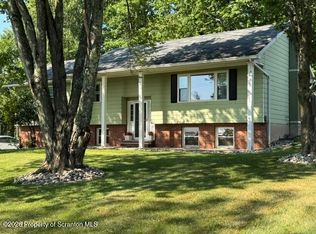 46 White Birch Ln, Dalton, PA 18414