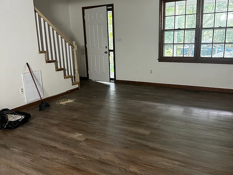 14 Country Ln — Photo 2