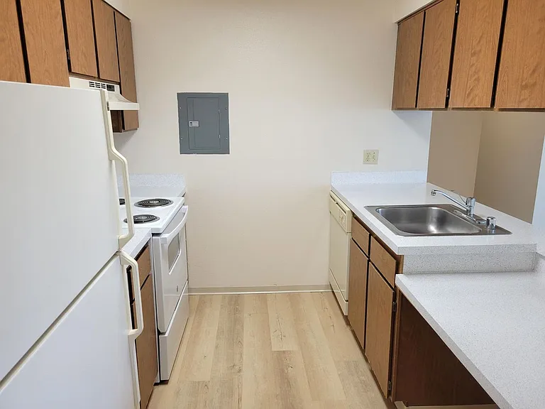 Willow Bay Apartments — Photo 13