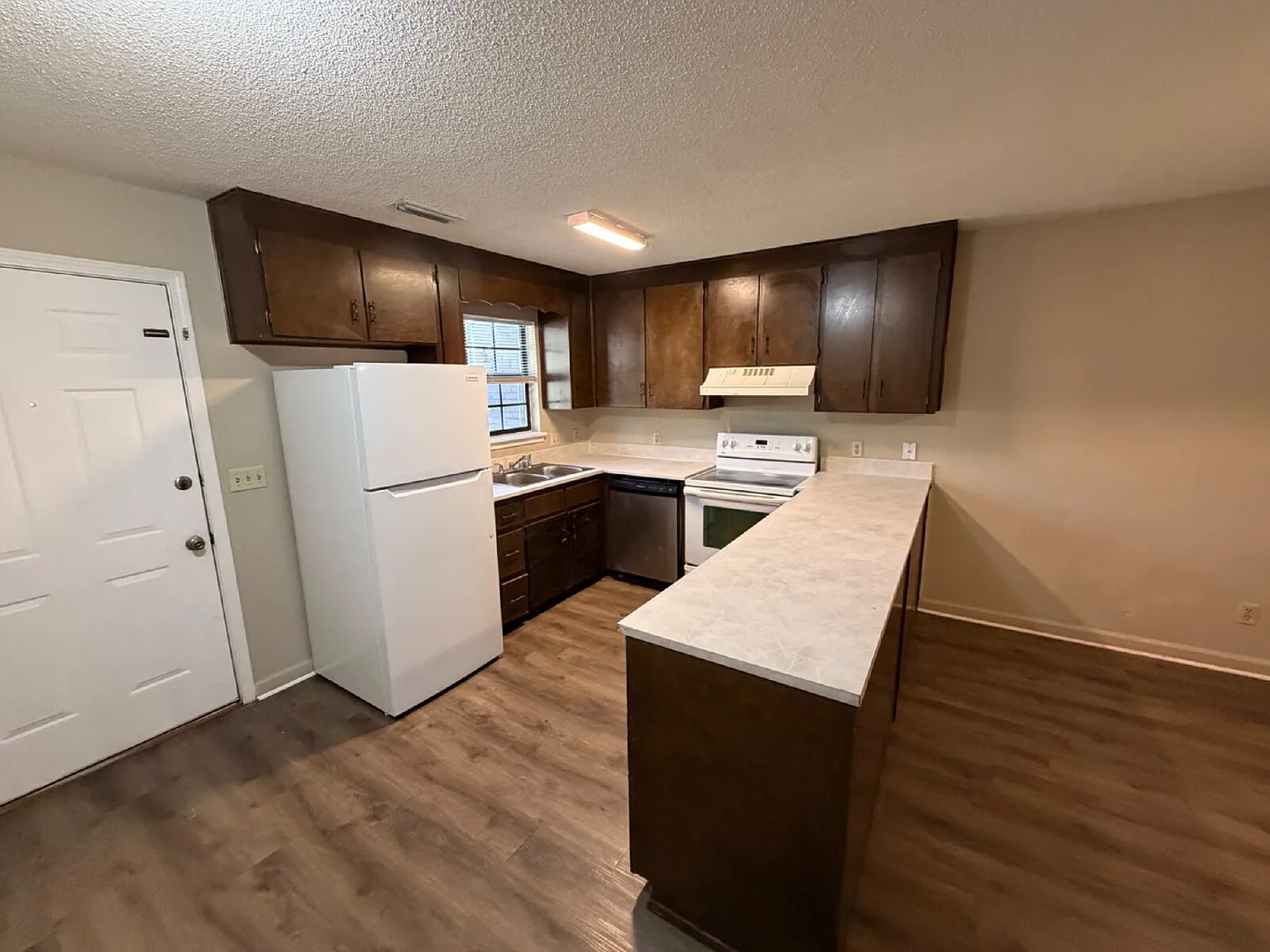 2 bed, 1.0 bath, $800 — Photo 3