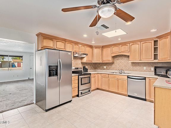 4th image of 3647 E Willow Ave