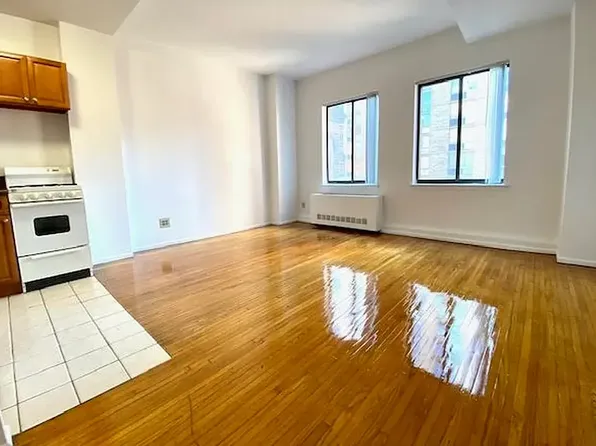 121 East 12th Street image 1 of 7