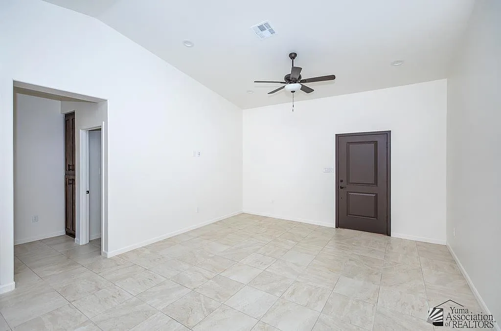 3 bed, 2.0 bath, 1304 sqft, $1,750 — Photo 4