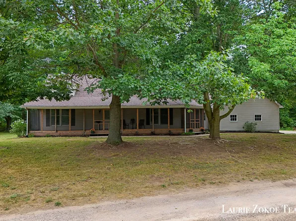 9202 Oriole Dr, Coopersville, MI 49404