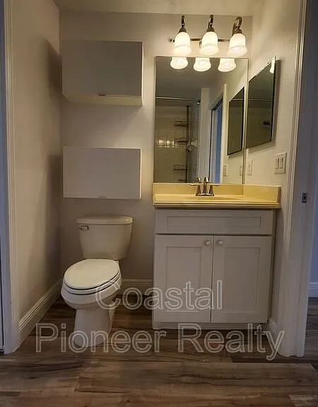 11404 Holmbridge Ln — Photo 40