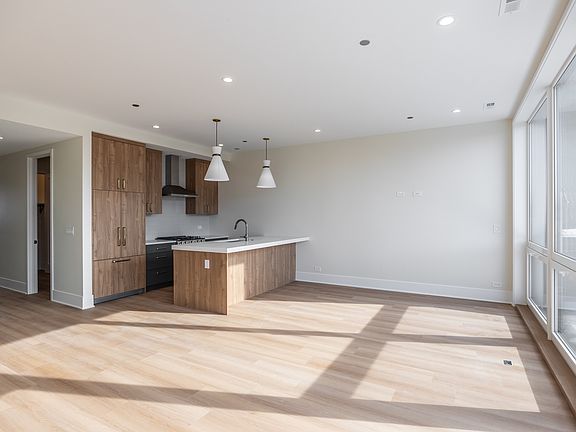 2nd image of 1624 W Grand Ave #2E