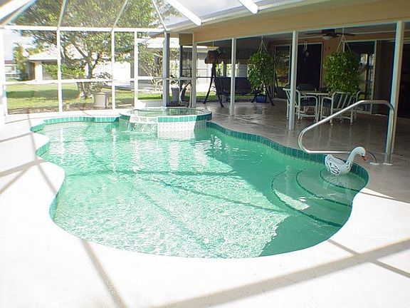 HEATED POOL & JACUZZI