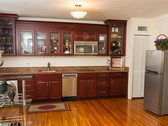 4th image of 1575 West Ave APT 07