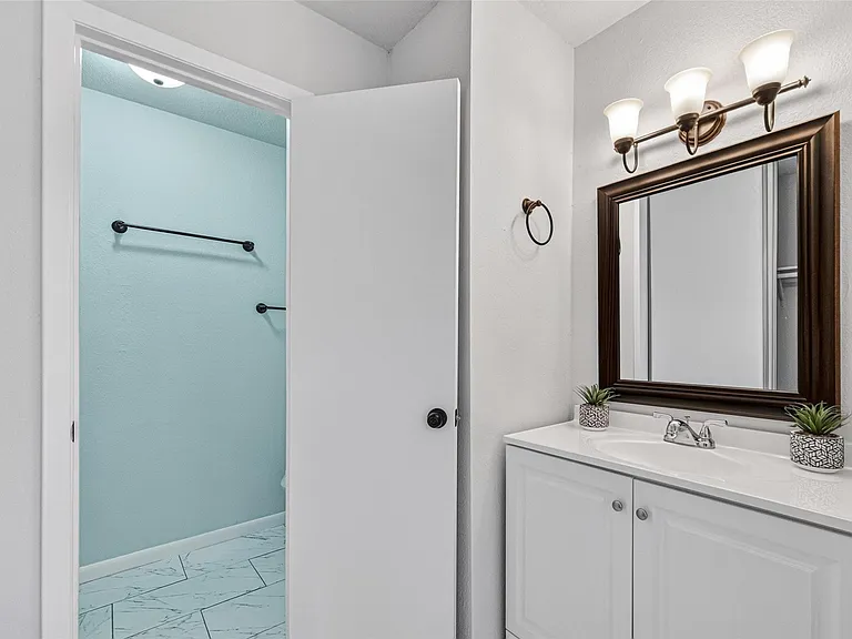 8046 Ellinger Ln — Photo 33