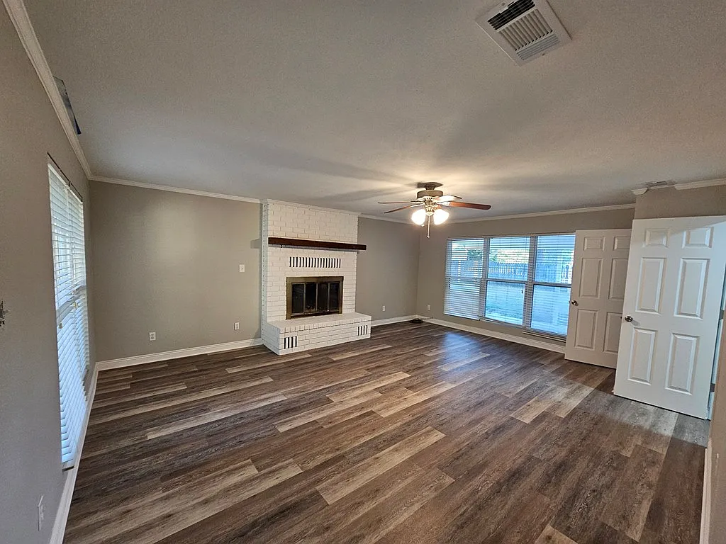 4 bed, 2.0 bath, 1615 sqft, $2,050 — Photo 4