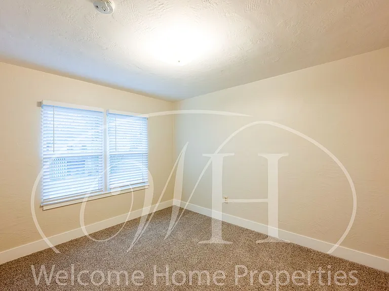24 NE Ash Ave — Photo 18