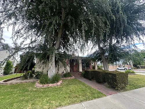 3902 Clark Ave Photo 1