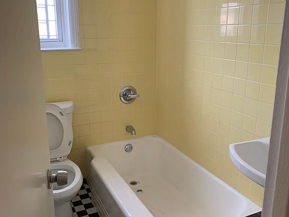 4th image of 166 Vanderbilt Ave #2G