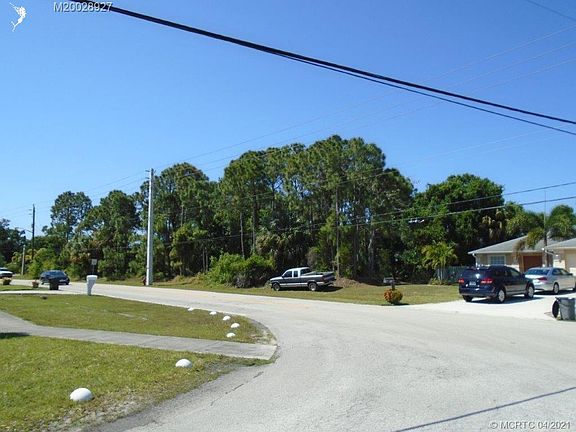 4th image of 581 NW Floresta Dr Lot 1