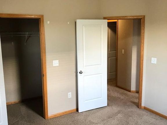 3rd image of 391 NE Kingwood #391