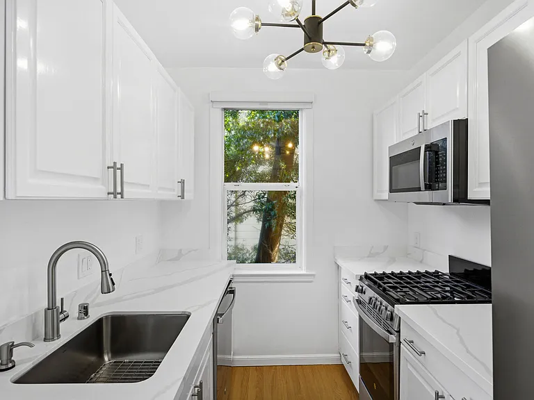 452 Oak St #4 — Photo 11