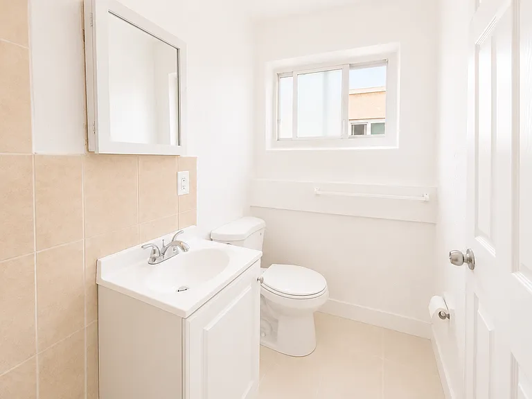Pompano Gardens — Photo 14