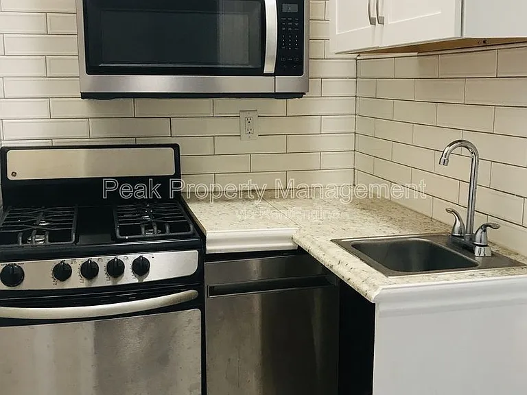 209 N 3rd St #1 — Photo 6