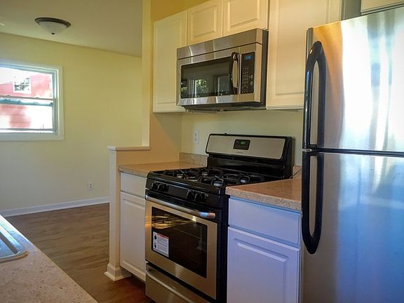 3rd image of 1358 Teakwood Ln