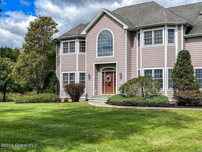 2nd image of 18 Oak Valley Way