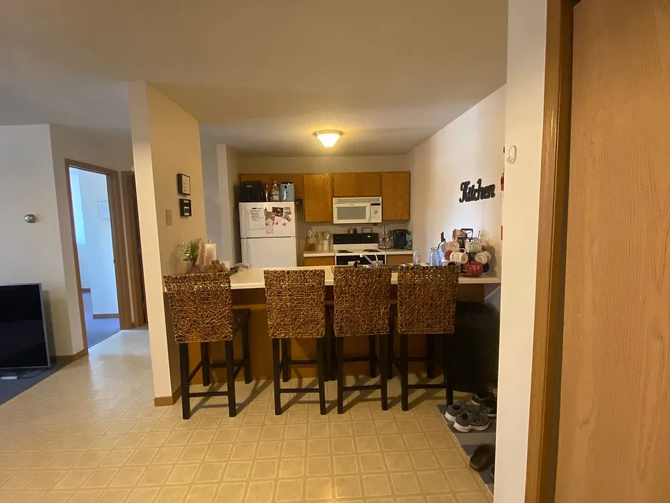 33 W Minnesota St