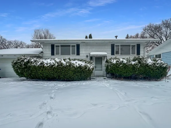 593 Continental Dr, New Brighton, MN 55112
