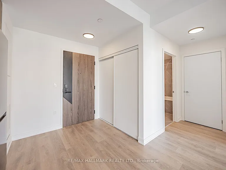 1037 The Queensway #720 — Photo 18