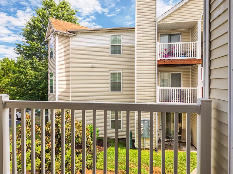 Summer Station Apartments Where Comfort Meets Coastal Living — Photo 114