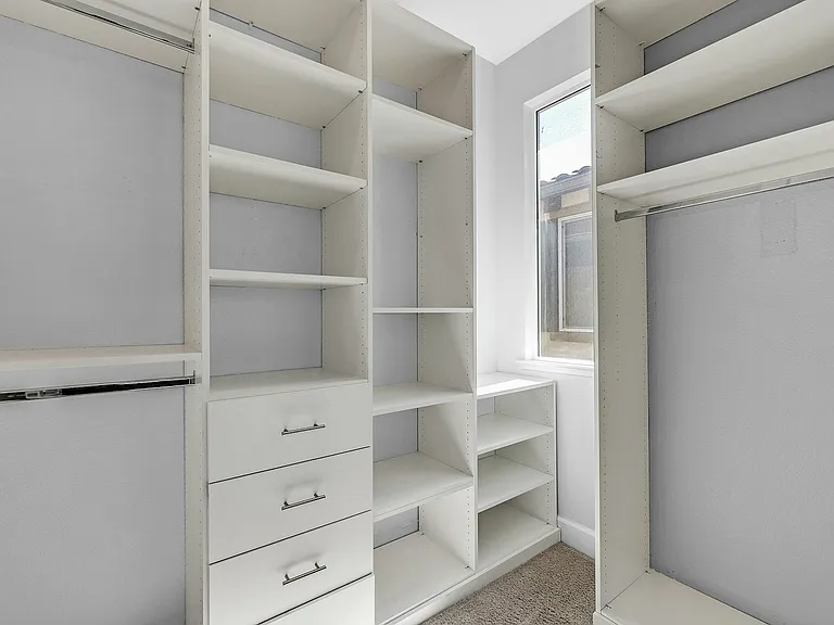 210 Stratus Cmn — Photo 25