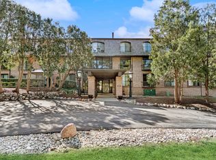 600 W Russell St APT 110, Barrington, IL 60010