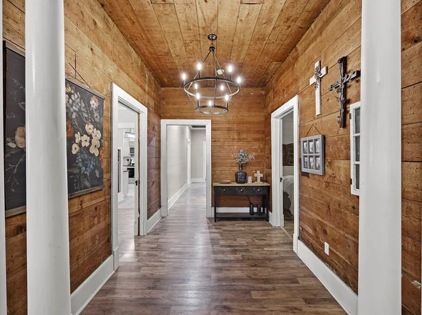 108 Monroe Ave, Lexington, TN 38351