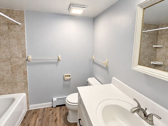 4th image of 404 N Main St