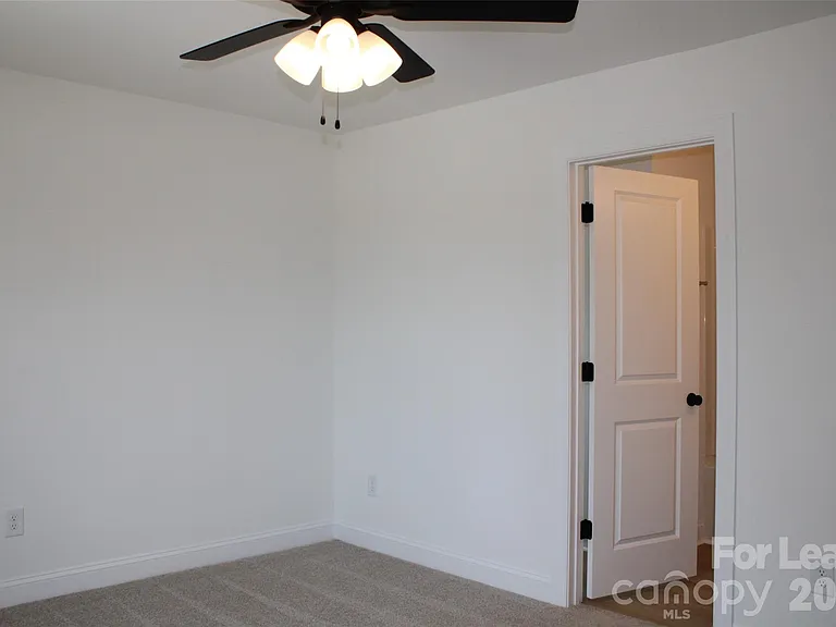 574 W Park Ave #A — Photo 12