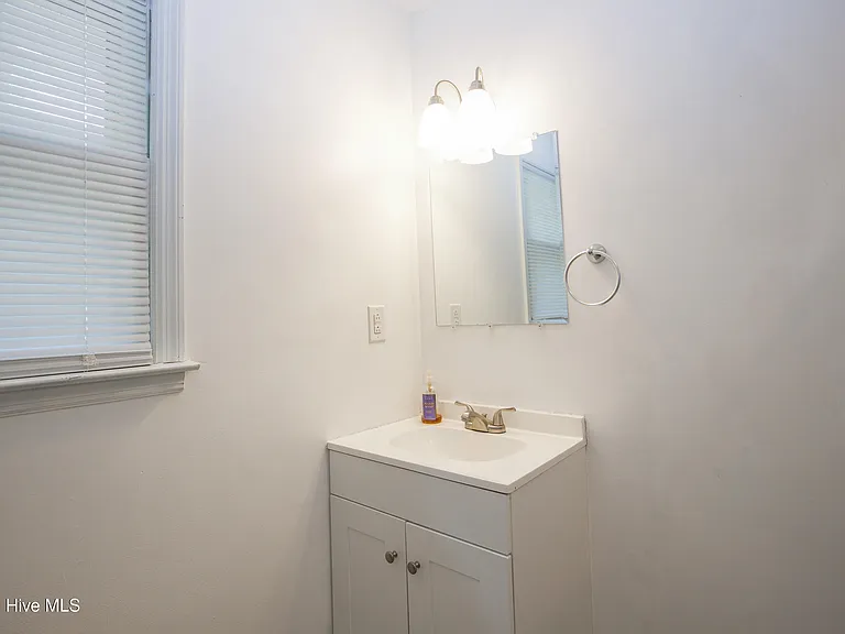 901 Glendale Dr — Photo 41