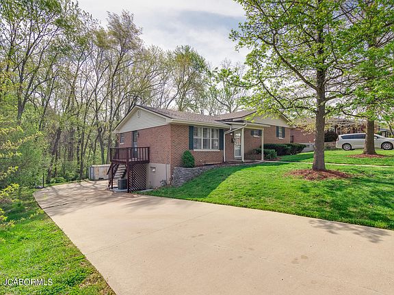 4th image of 628 Belmont Dr