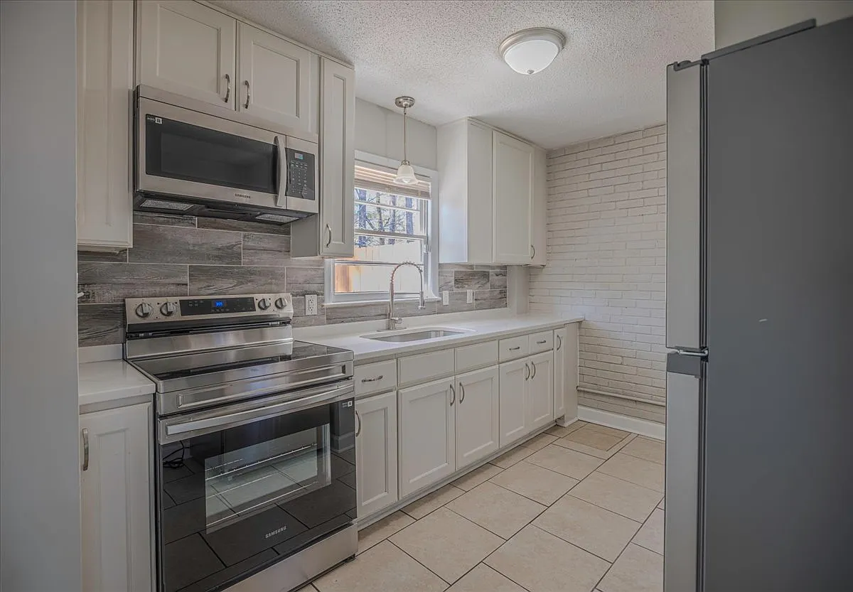 2 bed, 1000 sqft, $1,200 — Photo 3