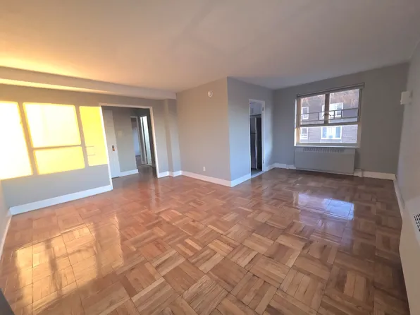 196-62 67th Ave #3, Fresh Meadows, NY 11365