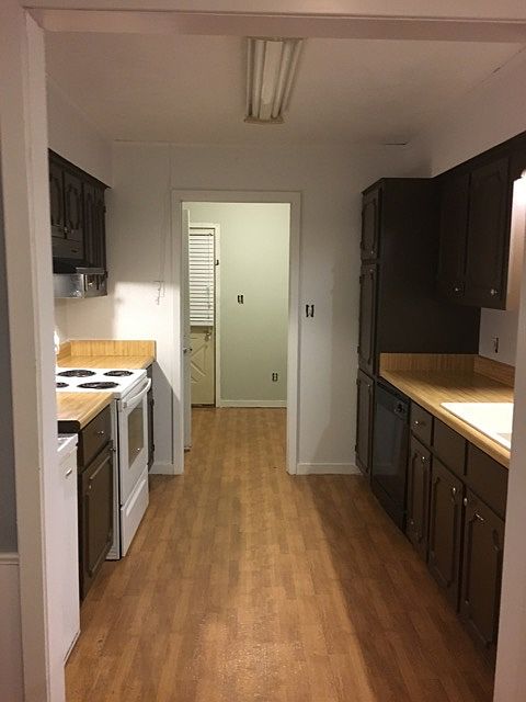 1st image of 305 Greentree Pl