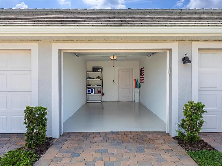 14214 Heritage Landing Blvd #817 — Photo 8