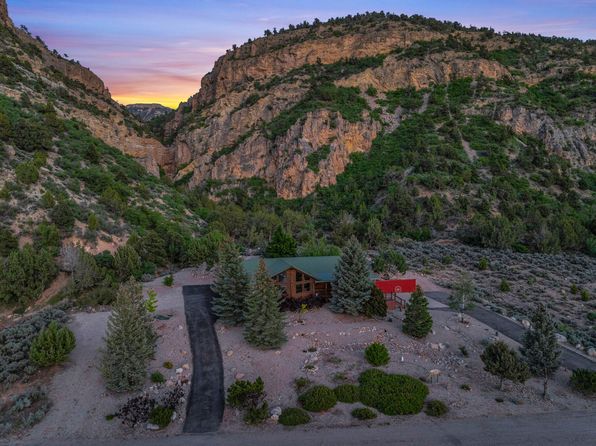 2229 S Chekshani Clf, New Harmony, UT 84757