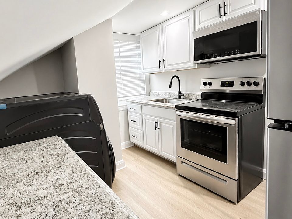 1st image of 2019 Northeast Ave #2